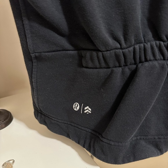 Black cropped Lululemon sweater size 6 - Picture 2 of 4